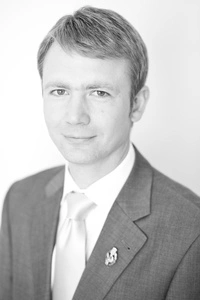 Rīgas apgabaltiesas zvērināts notārs Eduards Virko Rīgas apgabaltiesas zvērināts notārs Eduards Virko