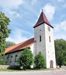 Durbes centrā slejas pilsētas vecākā ēka Durbes baznīca. Durbes centrā slejas pilsētas vecākā ēka Durbes baznīca.