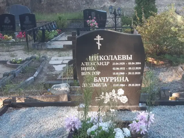 Akmens Kleisti - Мастерская по памятникам в Риге Мастерская Akmens Kleisti SIA в Риге — место, где создаются качественные гранитные памятники и надгробия.