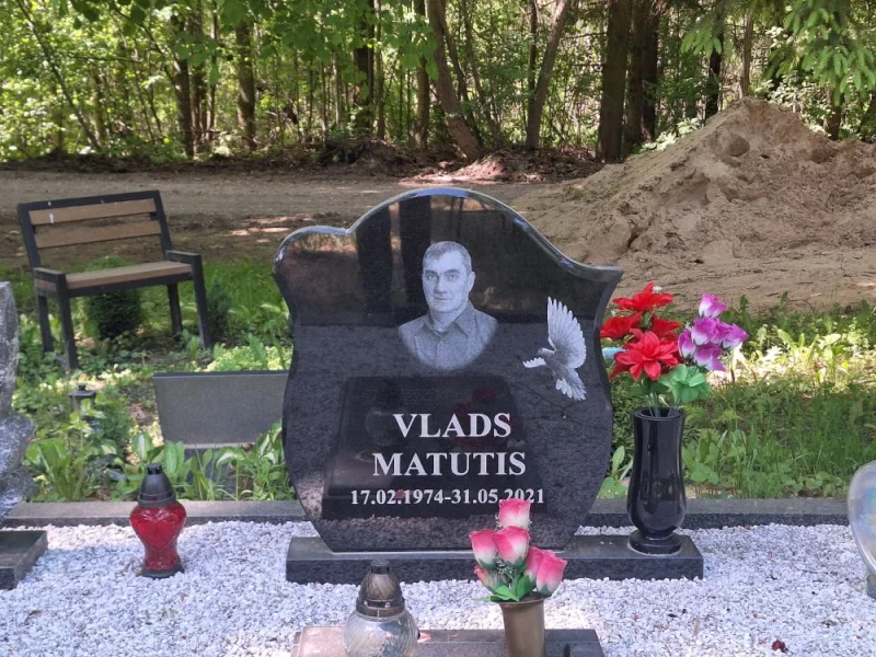 SKS Granit SIA SIA SKS GRANIT in Jelgava – Granite Headstones and Grave Site Landscaping