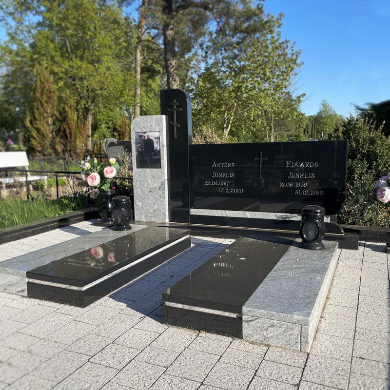 Готовый семейный мемориал из черного и серого гранита