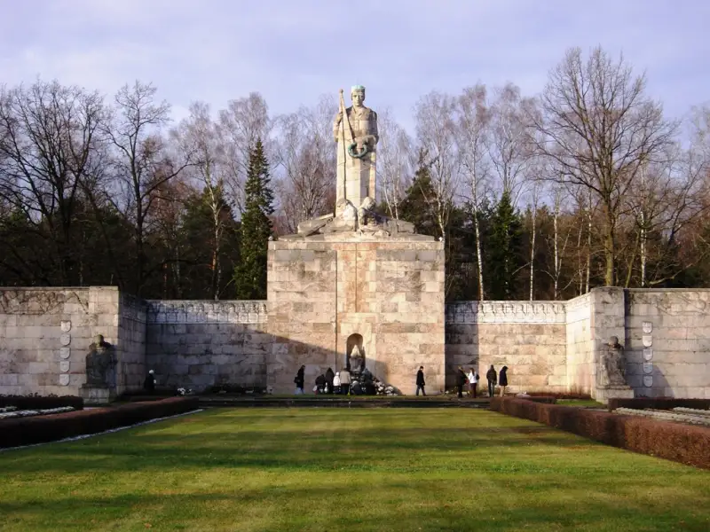 Рижское Лесное кладбище — кладбище, открытое в 1913 году в Риге, расположено между Межапарком и Чиекуркалнсом. Формально делится на Первое Лесное кладбище и Второе Лесное кладбище Рижское I Лесное кладбище