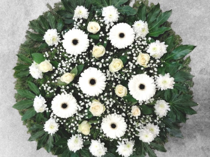 Bēru vainags ar gerberām un rozēm 80 cm Nr.119