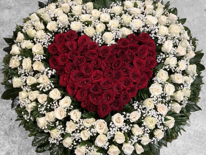 Ekskluzīvs bēru vainags ar bordo  un krēmkrāsa rozēs  1,1m Nr.336