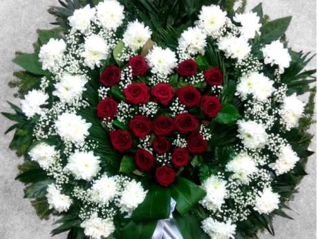 Ekskluzīvs bēru vainags ar sirdi Nr.151