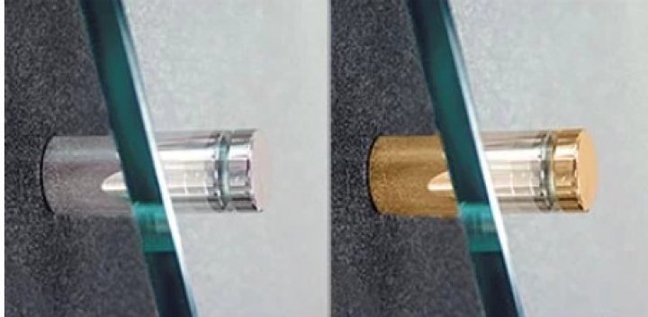 Distance holders for a glass portrait