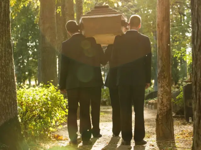 			Pasūtīt bēru organizēšanu
	