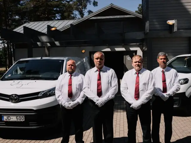 			Pasūtīt bēru organizēšanu
	