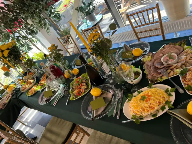 			Rezervēt banketa zāli bēru mielastam
	