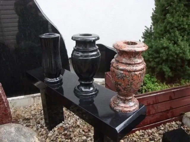			Grave accessories
	