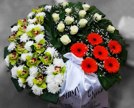 Bēru vainags no orhidejām, rozēm, krizantēmām, gerberām 0,9m Nr.12