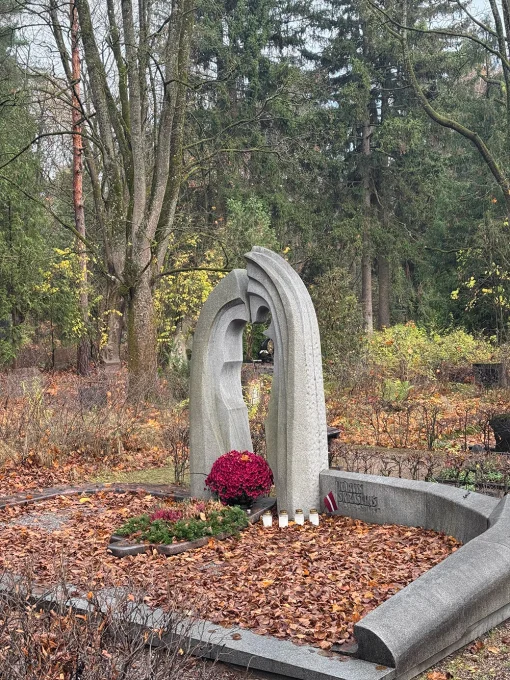 Meža kapi – skats uz apbedījumiem