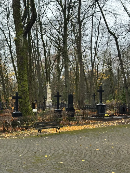 Miķeļa kapsēta Rīgas Svētā Miķeļa kapsēta un Garnizona kapsēta