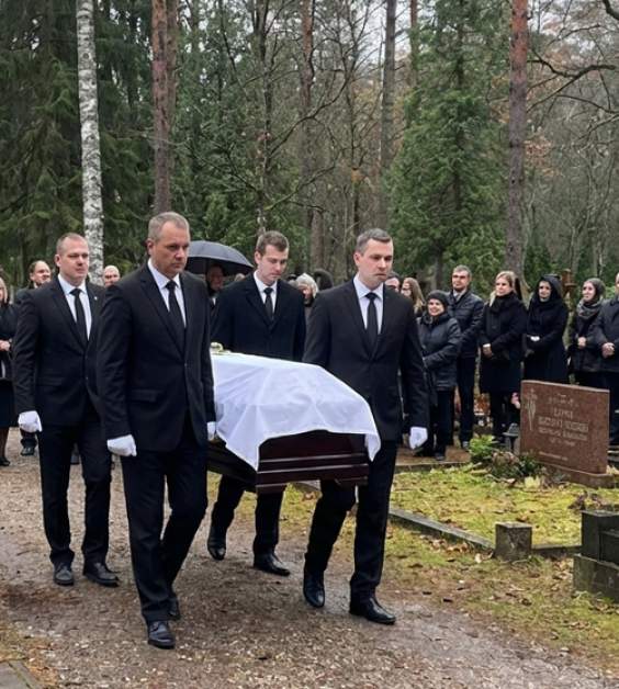 Tradicionāla apbedīšana