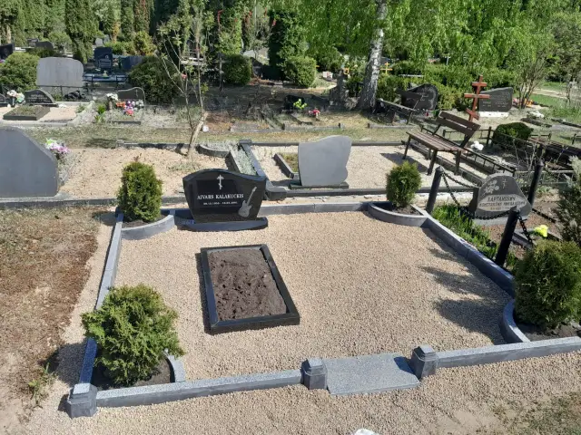 			Pasūtīt apbedījuma vietas labiekārtošanu
	